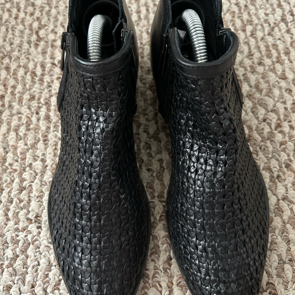 Vero Cuoio Black Textured Women’s Boots Paolina Perez